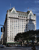 O Plaza Hotel fica localizado no Grand Army Plaza