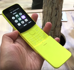 Nokia 8110 4G v banánově žluté