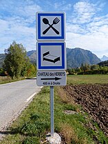 CE16, CE17 Château des Herbeys sur la route nationale 85.