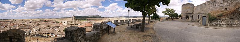 Vista de Astudillo Palencia con Restos del Castiellu de la Mota