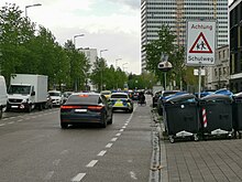 Polizeieinsatz gegen chaotische Verkehrszustände vor einer Schule in München