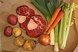 Pot-au-feu et son bœuf fin gras du Mézenc.