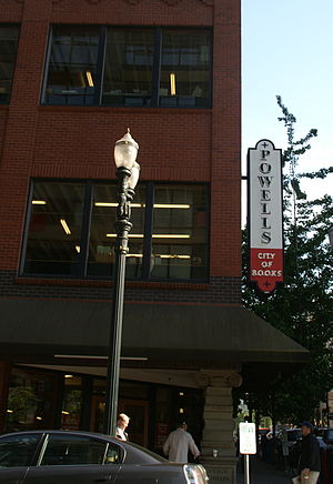 English: Powell's City of Books NW Entrance- P...
