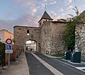 Vestiges d'enceinte fortifiée.