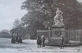 La Marne d'Antoine Coysevox sur le cours Dajot (transférée au musée du Louvre à la Libération)[61].