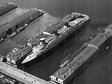 Le Normandie vu du ciel à quai