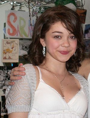 Sarah Hyland (cropped from the original source...
