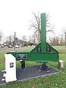 Monument ter ere van de oude bruggen die in 2018 zijn vervangen. Het monument bestaat uit onderdelen van de oude bruggen.