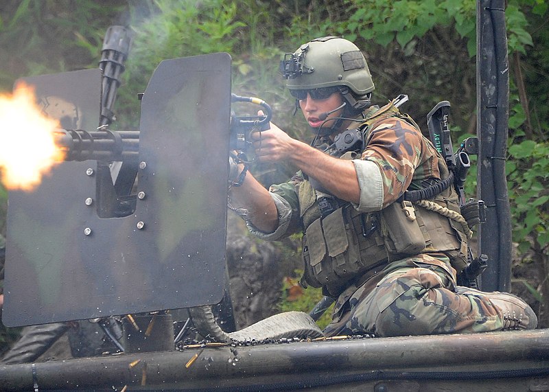 ANTITANQUES PERUANOS - Página 8 800px-U.S._Navy_special_warfare_combatant-craft_crewmen_(SWCC),_Special_Boat_Team_22_conducts_training_16_AUG_09