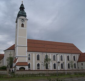 L'église Saint-Michel d'Attel.