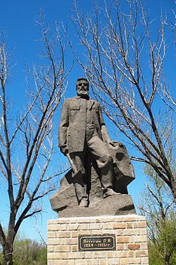 пам'ятник Леоніду Лутугіну.