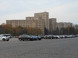 Widok z placu na Charkowski Uniwersytet Narodowy im. Wasyla Karazina