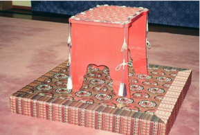 A table in red lacquer for holding the sword and jewel of the Imperial regalia