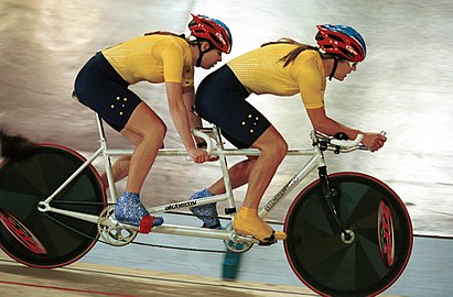 221000 - Cycling track Tania Modra Sarnya Parker action - 3b - 2000 Sydney race photo