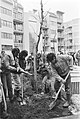 Boomplantdag op Zuiderkerkhof, 1984. Marcel Antonisse / Anefo.