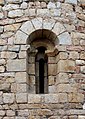 Fensteröffnung / Schießscharte in der Apsis der Kapelle Saint-Laurent-du-Mont nahe Argelès-sur-Mer