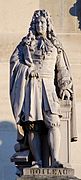 Statua di Nicolas Boileau, Cour Napoleon al Palazzo del Louvre a Parigi