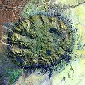 Vue satellite du massif du Brandberg en fausses couleurs.