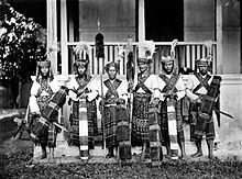 Minahasa warriors COLLECTIE TROPENMUSEUM Erewacht te Minahasa TMnr 10001884.jpg