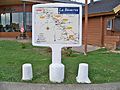 Panneau émaillé Michelin situé sur l'aire de la Réserve-Avia sur l'autoroute A6 au nord-ouest d'Auxerre dans l'Yonne.