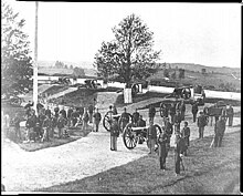 Рота F, 3-я тяжелая артиллерийская артиллерия штата Массачусетс, в Форт-Стивенс, Вашингтон, округ Колумбия (ок. 1861 г.) .jpg