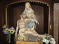 Pieta, terre cuite de la Sainterie de Vendeuvre. Église de Dompierre-sur-Helpe (59)