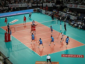 Um jogo de voleibol Itália vs Rússia.