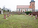 Sowjetischer Ehrenfriedhof, neben der Kirche