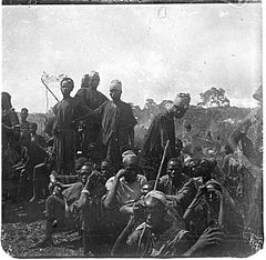 Guerriers sofas prisonniers, Tiafesso (Guinée), 11 septembre 1898