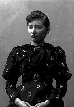 Хана Ресвол-Холмсен помеѓу 1893 и 1895.