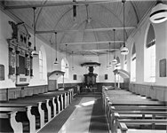 Interieur met preekstoel in 1955