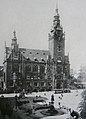 Kaiser-Friedrich-Denkmal, Blick von südlichem Standpunkt, im Hintergrund das Rathaus, um 1900