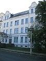 Mietshaus in halboffener Bebauung mit Vorgarten