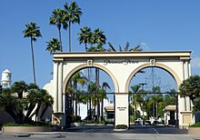 Paramount Pictures Studios Paramountpicturesmelrosegate (cropped).jpg