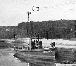 Teltow, ein Oberleitungsboot auf dem Teltowkanal