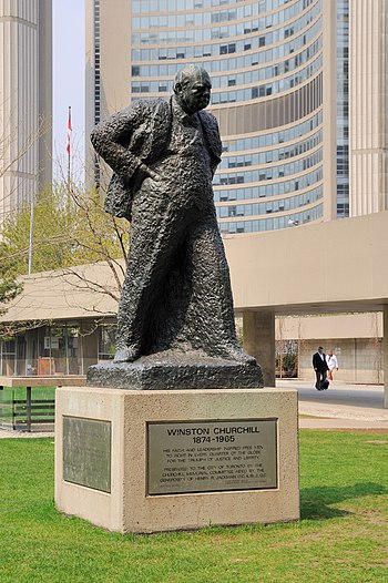 English: Toronto: Winston Churchill statue at ...