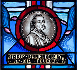 Tullow Église du Très Saint Rosaire Transept Nord Fenêtre Évêque Daniel Delany Detail Portrait 2013 09 06.jpg