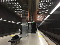 Platform of the LA Metro Vermont/Santa Monica station