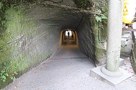 Tunnel zum Schrein