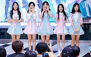 Alice tahun 2017. Kiri ke kanan: Karin, Sohee, Yeonje, Yukyung dan Doa.