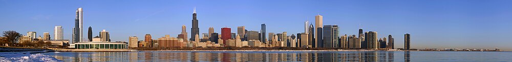 Panorama Chicago podczas zachodu słońca (od strony Planetarium Adlera) od Shedd Aquarium po Navy Pier.