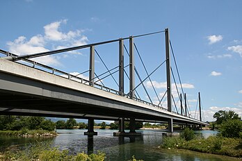 Pont sur la grand-route A5 au-dessus de la rivière Aar, commune de Granges et de Arch, Suisse. (définition réelle 3 456 × 2 304*)