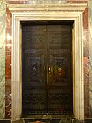 Une porte en bronze massif carolingienne.