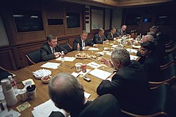 После обращения к нации президент Джордж Буш встречается со своим Советом национальной безопасности.
