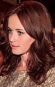 Alexis Bledel jwe kòm Rory Gilmore.