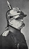 Otto von Bismarck i uniform med pickelhuva