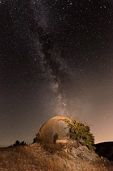 Casemate sous la Voie lactée, près de Baena (Andalousie). (définition réelle 2 318 × 3 500)