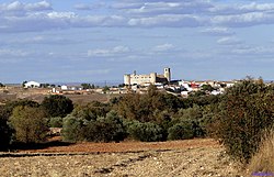 Castillo de Garcimuñoz (23873276137).jpg