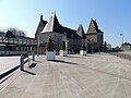 Photographie présentant le château des Carmes, vu depuis l'espace Pierre Mendès-France.