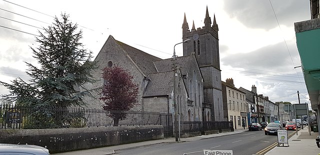 Kirche und Straße in Portarlington